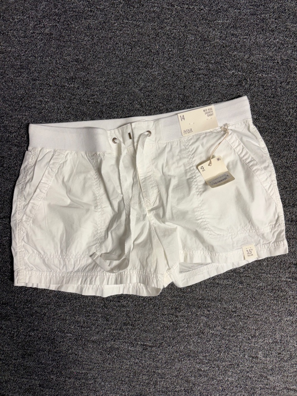 Ana mid rise shorts
